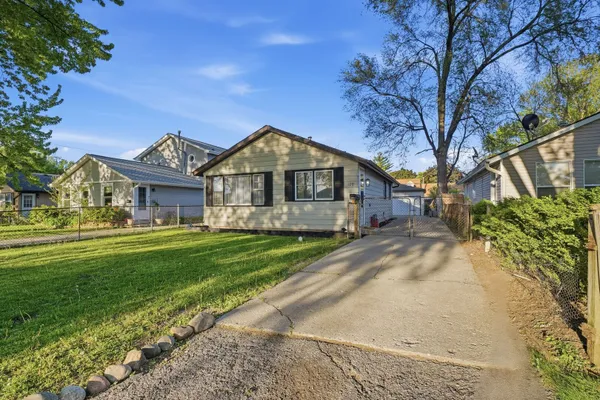 125 BELLEVUE DR