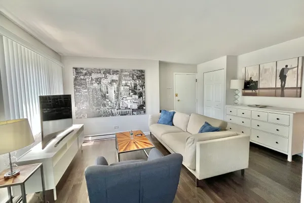 310 LATHROP AVE 401