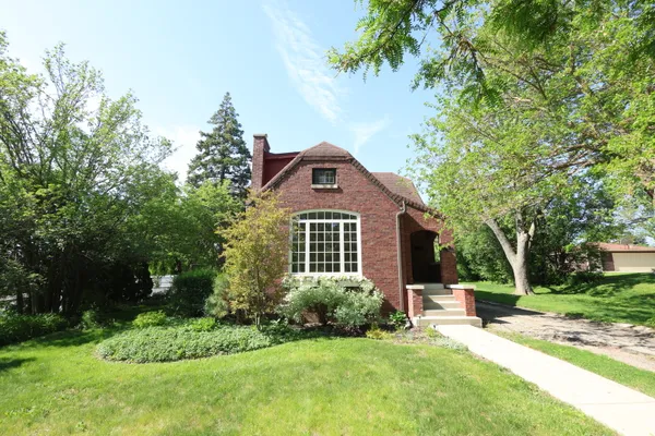 19 W HATTENDORF AVE