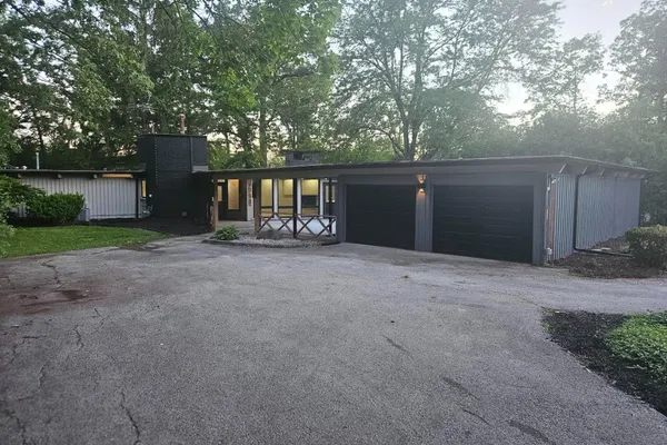 2556 COUNTRY CLUB DR