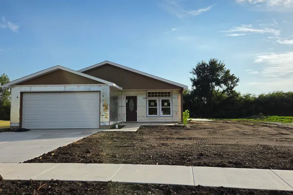 1502 LILAC LN