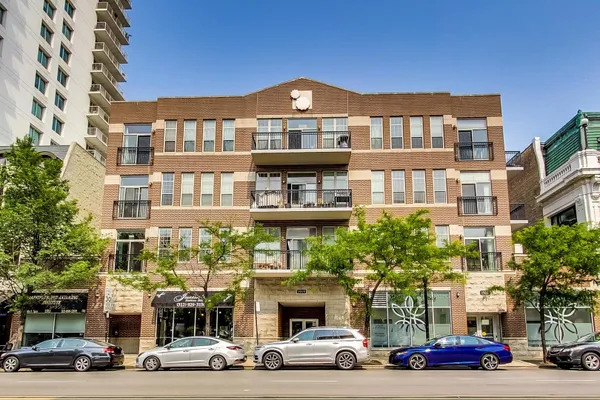 1919 S MICHIGAN AVE 302