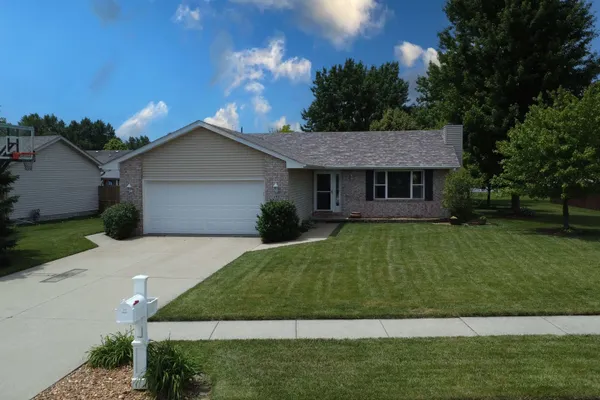695 CHEROKEE DR