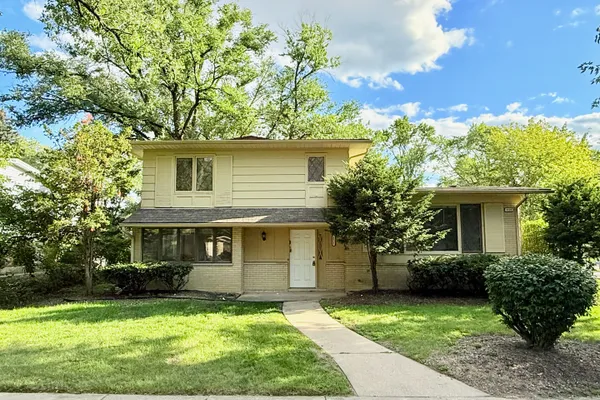 1122 W IOWA ST