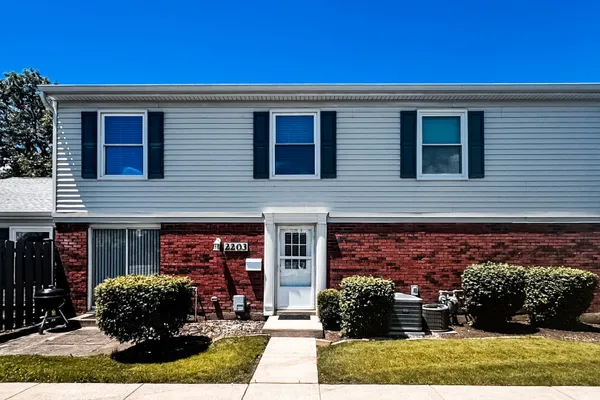 2203 CARDINAL CT 2203