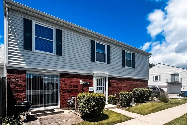 2203 CARDINAL CT 2203