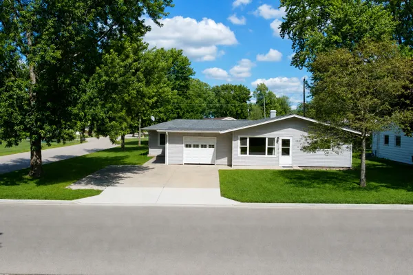1418 CHIPPEWA DR