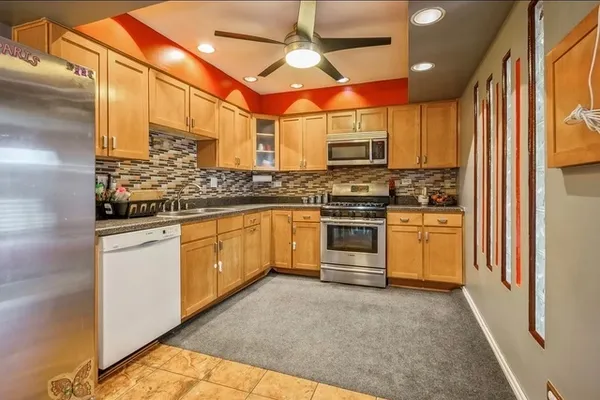 711 TIPPERARY CT 2D