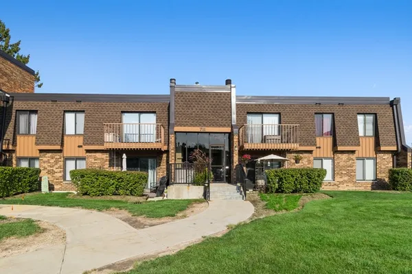 711 TIPPERARY CT 2D