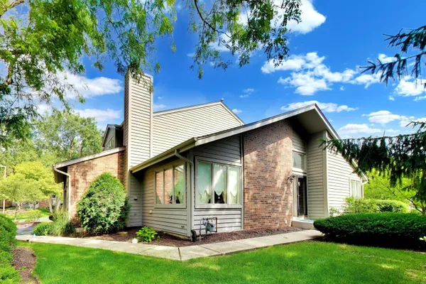 110 COMMONS DR