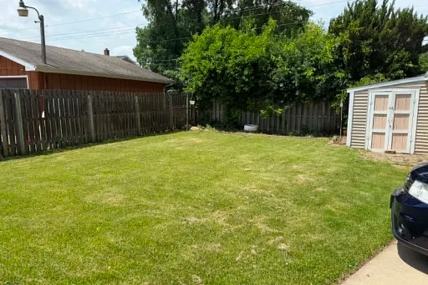 2444 LINDEN AVE