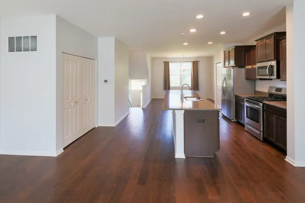 406 PRAIRIE CT