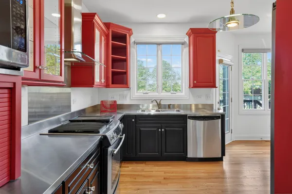 1212 CONNAMARA CT