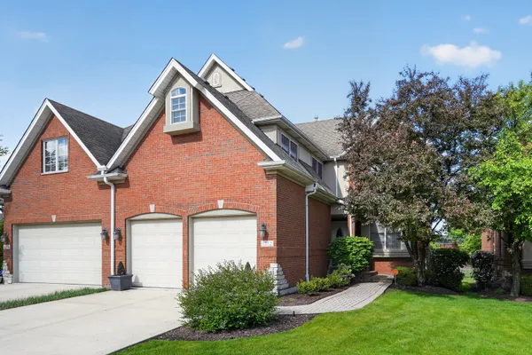 1212 CONNAMARA CT