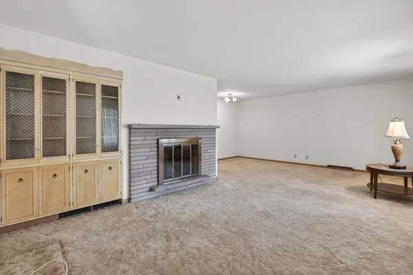 1301 SHERWOOD PL