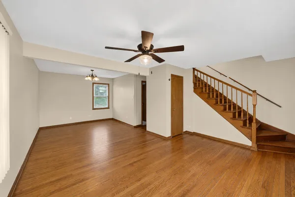 15613 HOMAN AVE