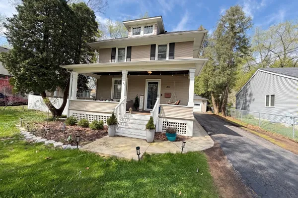 211 N BATAVIA AVE