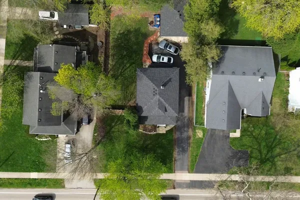 211 N BATAVIA AVE