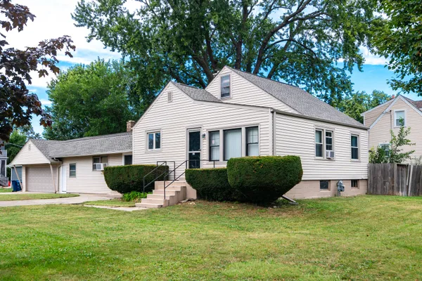 100 COUNTRY CLUB DR