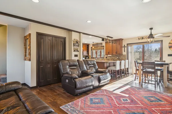 9510 MARTIN DR