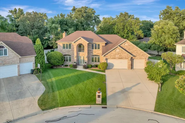 365 CRESTWOOD RD