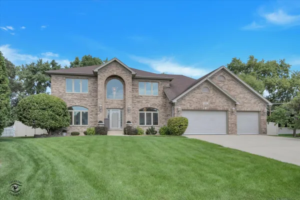 365 CRESTWOOD RD