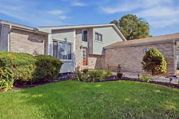 2010 WATERTOWER PL