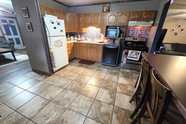 808 TOMAHAWK DR