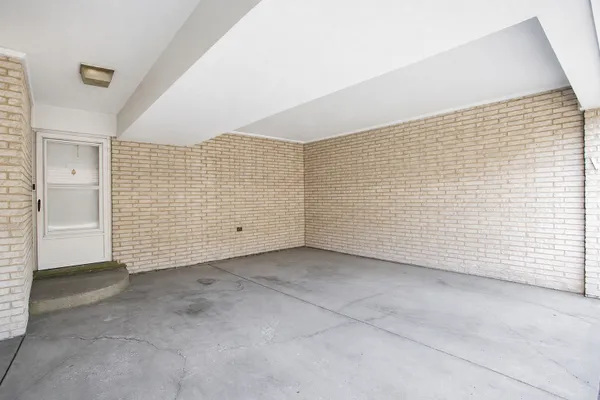 2846 W TOUHY AVE H