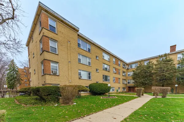 6035 N DAMEN AVE 109