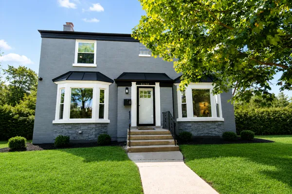 6630 N TRUMBULL AVE