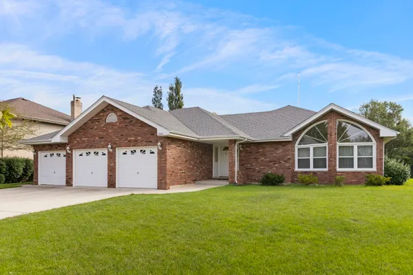 19451 STONEHENGE DR