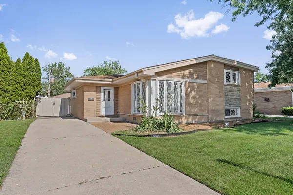 2607 MAYFAIR AVE