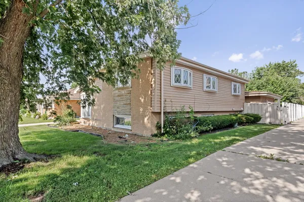 2607 MAYFAIR AVE