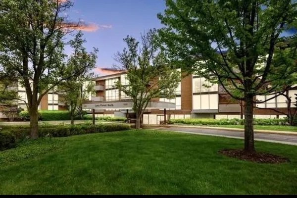 1301 N WESTERN AVE 237