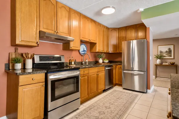 1301 N WESTERN AVE 237