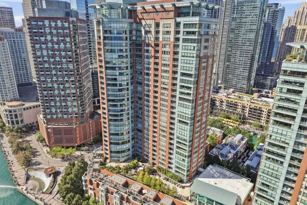 415 E N WATER ST 2805