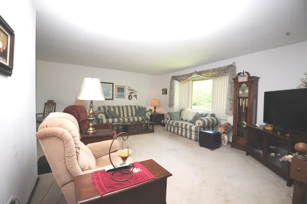 613 GARYS DR