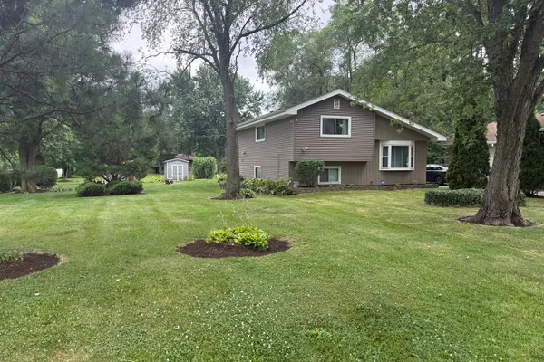 29W313 RAY AVE