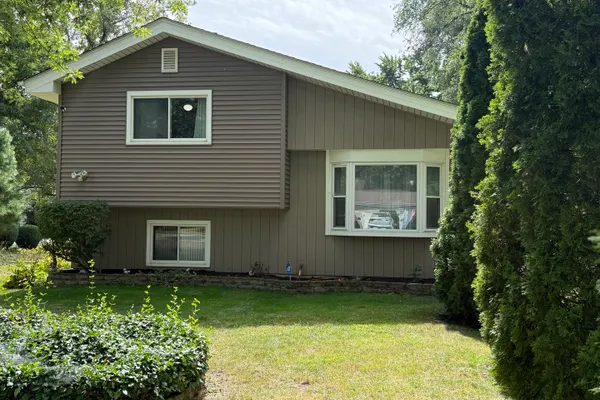 29W313 RAY AVE