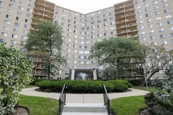 6833 N KEDZIE AVE 1009