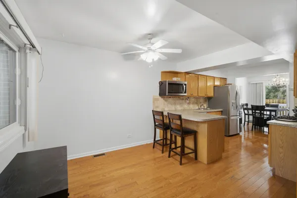 411 HICKORY DR