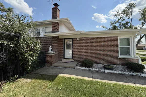 235 S MAYFAIR PL