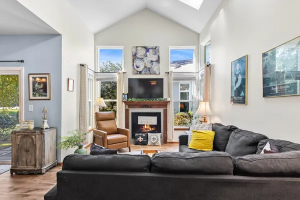 194 ASPEN CT