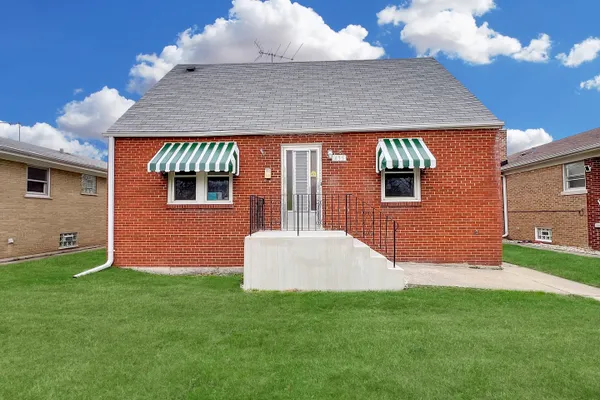 435 GREENBAY AVE