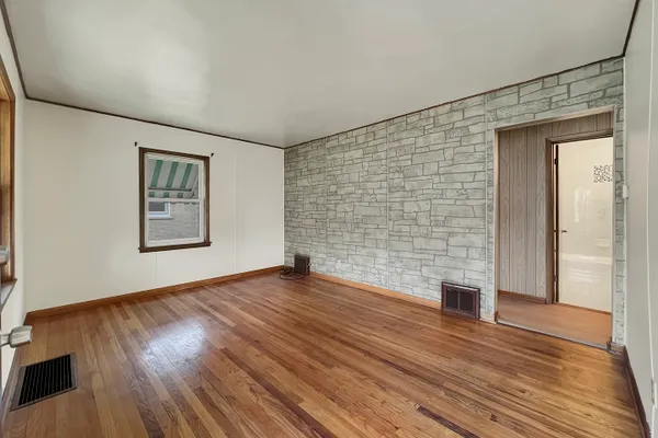 435 GREENBAY AVE