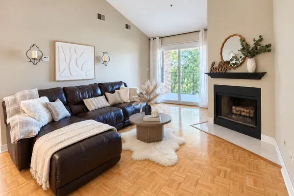 720 WEIDNER RD 300