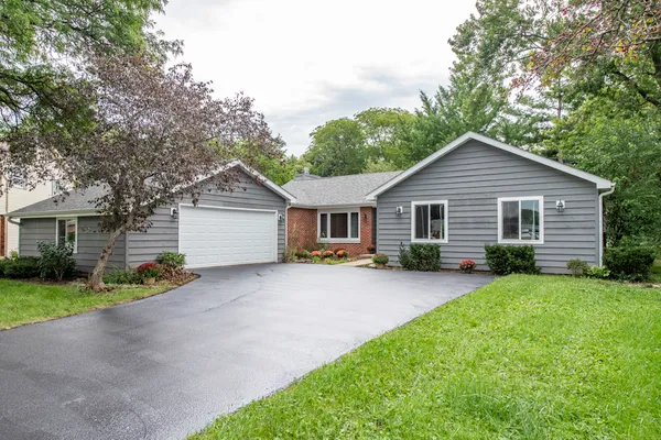 579 PHILLIPS CIR