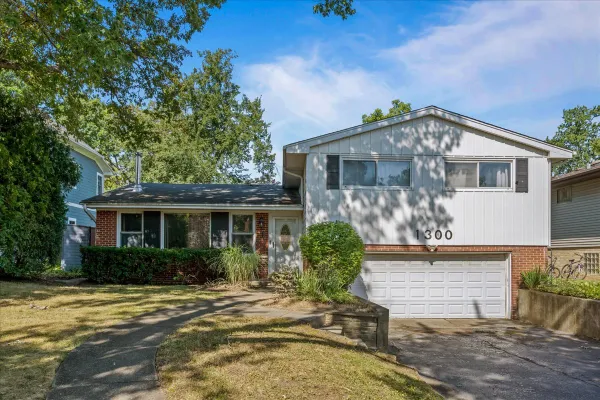 1300 KNOLLWOOD RD