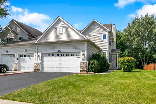 15801 COVE CIR